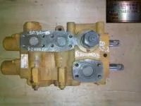 4120000561: Гидрораспределитель раб. оборудования SD32.2
